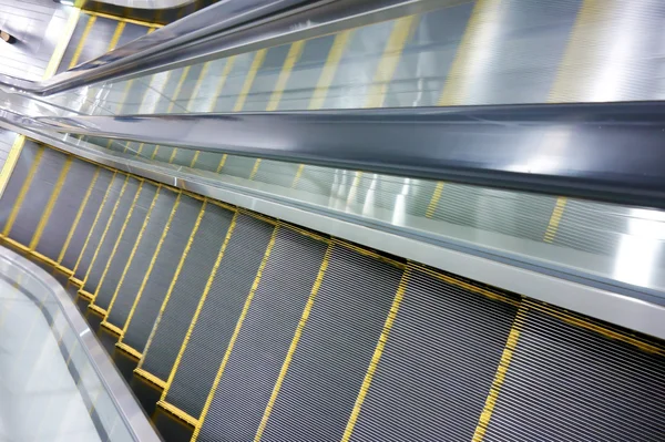 Staden av bekväm automatisk rulltrappa — Stockfoto