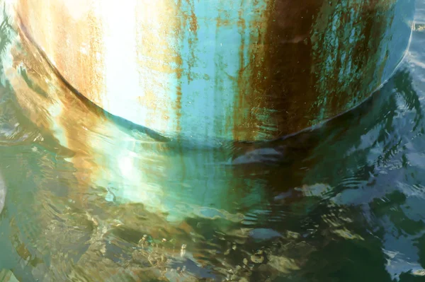 Cylinder protruding on the sea surface — Stock Photo, Image