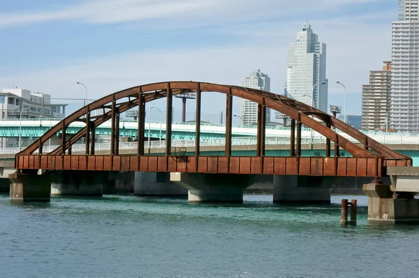 Железный мост не используется старый — стоковое фото