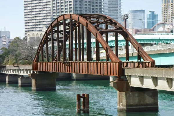 Puente de hierro no usado viejo —  Fotos de Stock