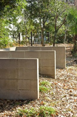 Düşmüş yaprakları geri dönüşüm için bir koleksiyon site