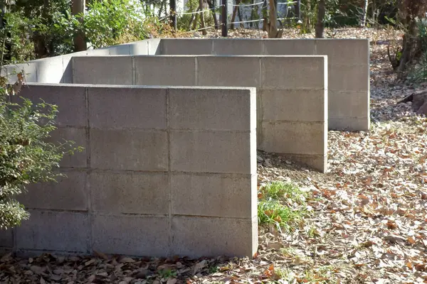 Düşmüş yaprakları geri dönüşüm için bir koleksiyon site