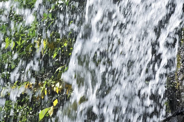 Salpicos Cachoeira — Fotografia de Stock