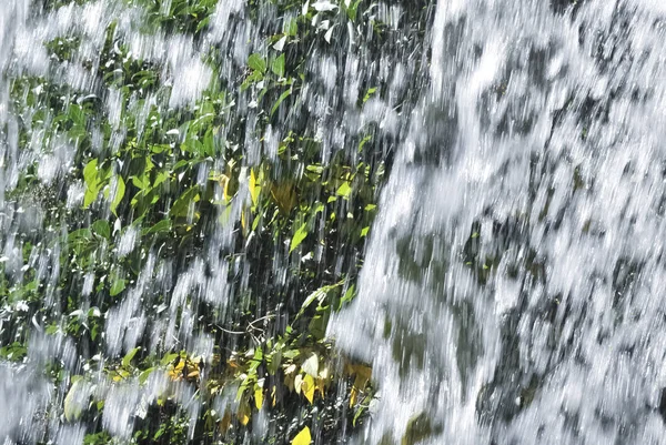 Stänk Över Vattenfallet — Stockfoto