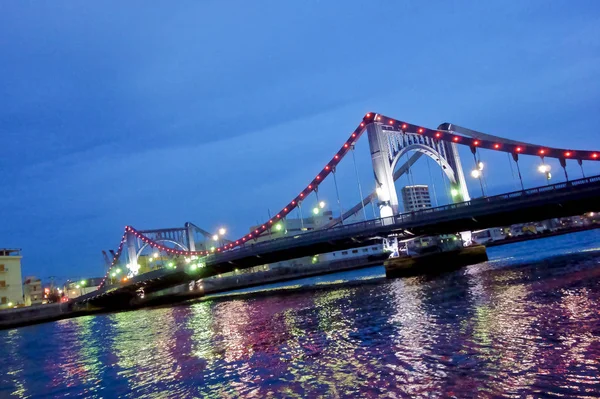 闪烁的桥拼接暮色 — 图库照片