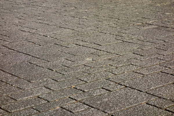 Großer Bürgersteig Mit Kopfsteinpflastersteinen — Stockfoto