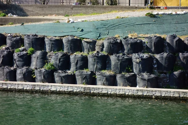 Bolsas Arena Para Prevención Desastres Apiladas Orilla Del Río — Foto de Stock