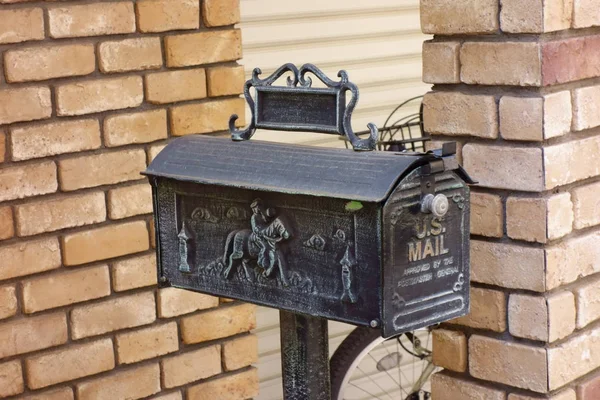 Ρετρό Αντίκες Κομψό Υπέροχο Μεταλλικό Γραμματοκιβώτιο — Φωτογραφία Αρχείου