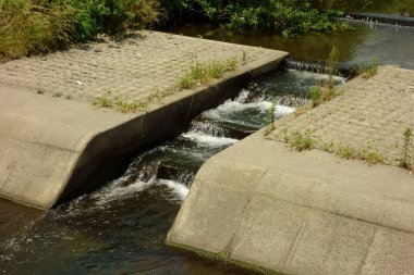 Su kontrolü ve sel felaketlerinin önlenmesi için sulama tesisleri