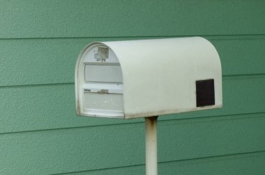 Antika ve şık beyaz posta postası