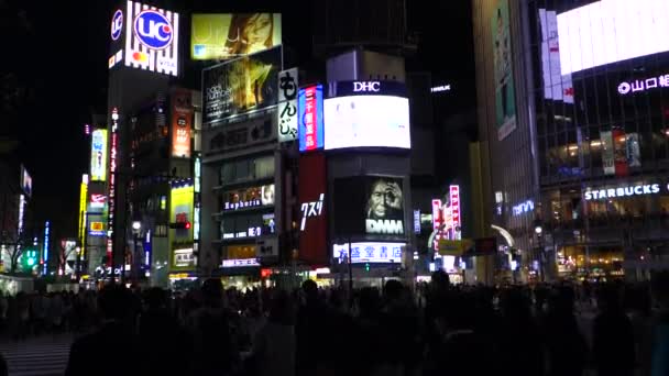 3月26日和27日 科罗纳病毒显示东京的Scramble Shibuya交叉口接近奥运延期 — 图库视频影像