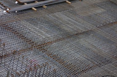 İnşaat alanında somut iş için takviye formu