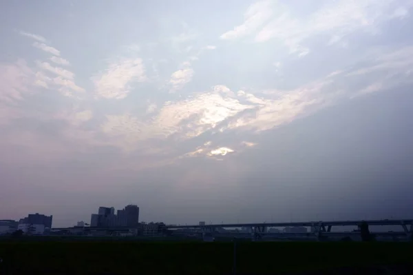 雲の海から差し込む太陽の光 — ストック写真