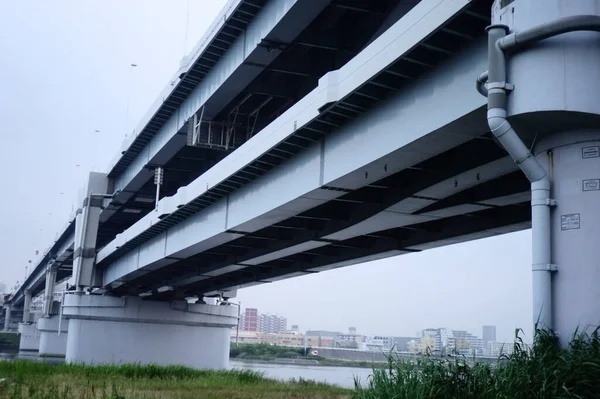 東京の海岸を走る3次元高速道路 — ストック写真