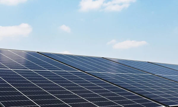 Panel Células Solares Con Cielo Azul Concepto Limpieza Energía Naturaleza —  Fotos de Stock