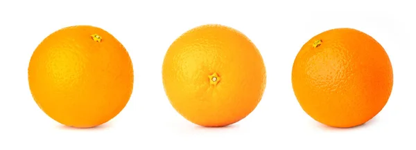 Τρία Πορτοκαλί Φρούτα Απομονώνουν Λευκό Φόντο — Φωτογραφία Αρχείου