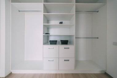 Modern bir daire içinde döşeme ile ışık iç