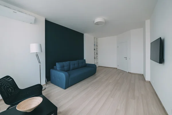 Ljus interiör med golv i en modern lägenhet — Stockfoto