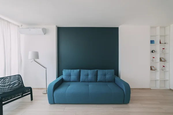 Modern bir daire içinde döşeme ile ışık iç