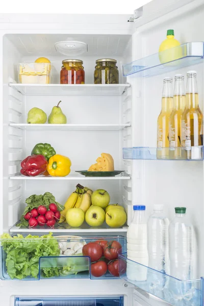 Offener Kühlschrank voller frischem Obst und Gemüse — Stockfoto