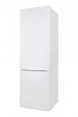 Beyaz arka plan üzerinde izole beyaz buzdolabı