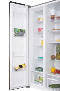 Açık buzdolabı taze meyve ve sebze dolu