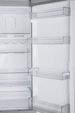 Beyaz Arka Plan üzerine izole buzdolabı. Modern Mutfak ve Do