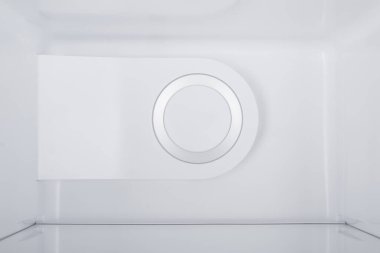 Beyaz Arka Plan üzerine izole buzdolabı. Modern Mutfak ve Do