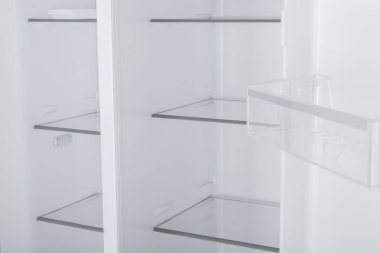 Beyaz Arka Plan üzerine izole buzdolabı. Modern Mutfak ve Do