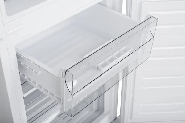 Ψυγείο απομονωμένο σε λευκό φόντο. Σύγχρονη κουζίνα και Do — Φωτογραφία Αρχείου