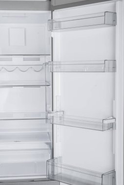 Beyaz Arka Plan üzerine izole buzdolabı. Modern Mutfak ve Do