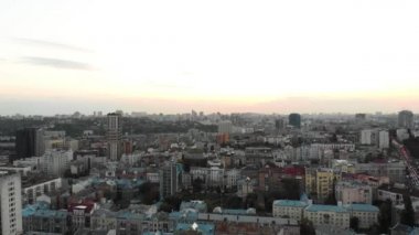 Kyiv, Ukrayna. Doğu Avrupa 'nın ünlü tatil beldesi. Video 4K görüntüsü. Hava aracı üst yaşam süresi.