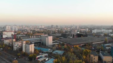 Kyiv, Ukrayna. Doğu Avrupa 'nın ünlü tatil beldesi. Video 4K görüntüsü. Hava aracı üst yaşam süresi.