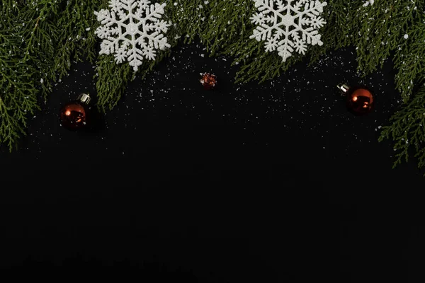 Composição Natal Girlanda Com Enfeites Natal Fundo Preto Natal Inverno — Fotografia de Stock