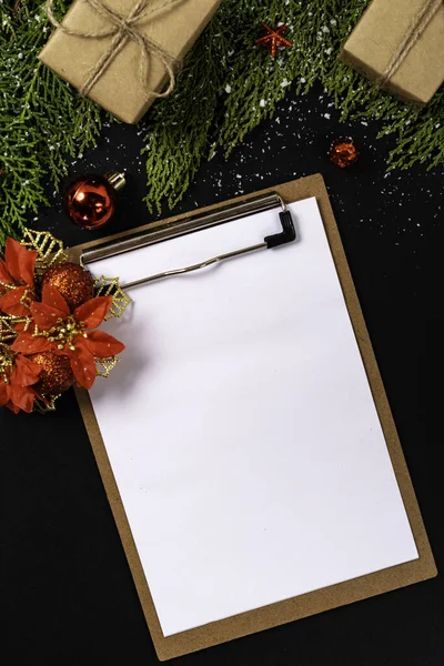 Christmas Composition Girlanda Christmas Ornaments Gifts Black Background Blank Notepad — Stock Photo, Image