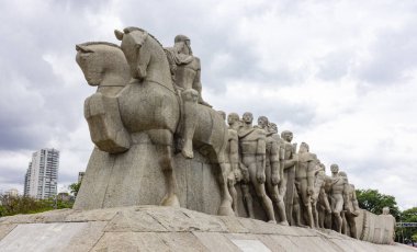 Sao Paulo, Brezilya - 30 Kasım 2019. Brezilya 'nın Sao Paulo kentindeki Ibirapuera Parkı' ndaki Bandeiras Anıtı (Bayraklar Anıtı)