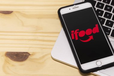 24 Aralık 2019, Brezilya. Mobil cihazın ekranında eğer logosu varsa. Brasilian Fintech, Brezilya 'da gıda dağıtımı yapan bir şirkettir..