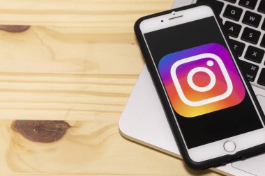 24 Aralık 2019, Brezilya. Ekranında Instagram uygulaması olan Apple iPhone. Instagram akıllı telefonlar için fotoğraf paylaşım uygulamasıdır.