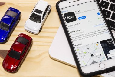 24 Aralık 2019, Brezilya. Apple iphone ekranındaki Uber uygulama simgesi. Uber uygulama simgesi. Uber taksi taşımacılığı uygulamasıdır.