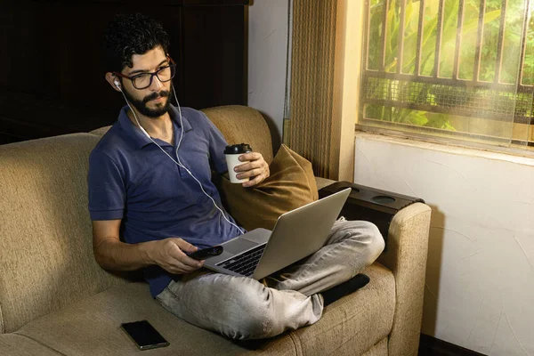 Modelo Durante Descanso Del Trabajo Casa Trabajo Casa Concepto — Foto de Stock