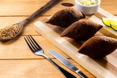 Kibbeh Ortadoğu kıymalı et ve bulgur buğdaylı kızartma.