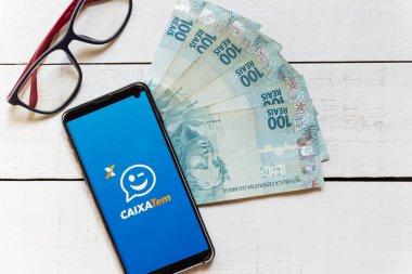 21 Mayıs 2020, Brezilya. Caixa 'nın salgın sırasında devlet desteği almak için başvurusu var.