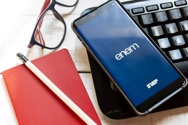 21 Mayıs 2020, Brezilya. Brezilya Ulusal Lise Sınavı (Exame Nacional do Ensino Medio), ENEM uygulaması akıllı telefon ekranında, Brezilya eğitimi.