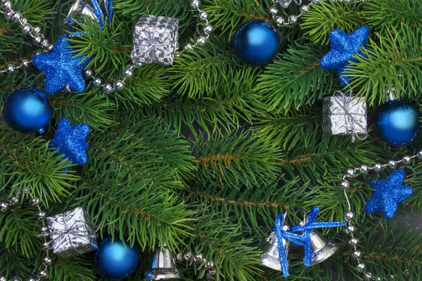 Boże Narodzenie oddział z niebieski ozdoby — Zdjęcie stockowe