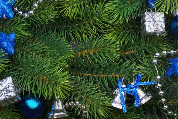 Boże Narodzenie oddział z niebieski ozdoby — Zdjęcie stockowe