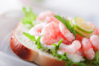 karides ile sandviç