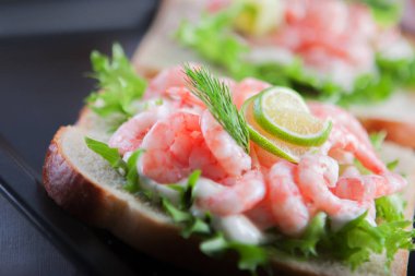 karides ile sandviç