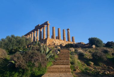 Antik Tapınağı