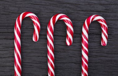 Çizgili Kırmızı Noel Şeker Çubukları