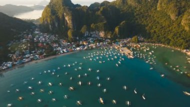 Tekneler güzel koy. Havadan görünümü.